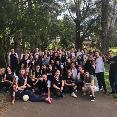 Aula de campo leva estudantes do Colégio Guairacá ao Parque das Araucárias