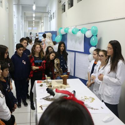 Profissões ganham destaque no Colégio Guairacá em alusão ao Dia do Trabalho