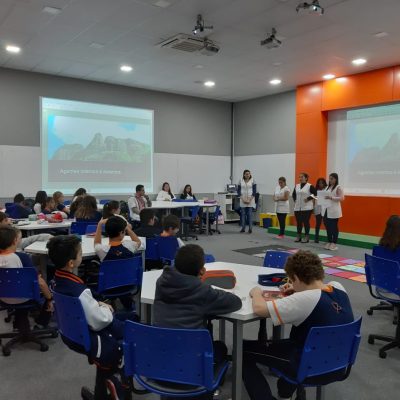 Alunos do Colégio Guairacá participam de práticas de ensino em geografia