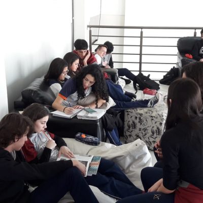 Estudantes elaboram mapas mentais sobre revoluções históricas