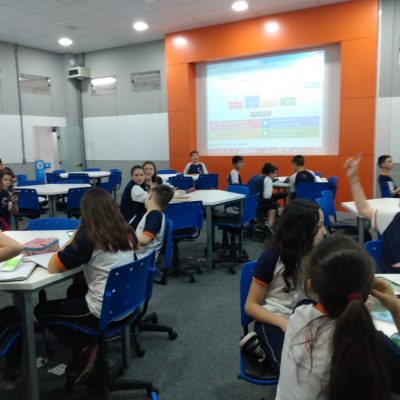 Alunos do Colégio Guairacá aprendem Matemática através de plataforma interativa