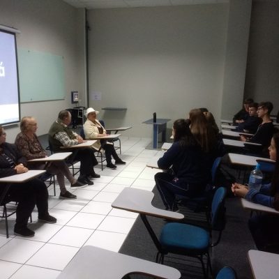 Encontro de gerações no Colégio Guairacá