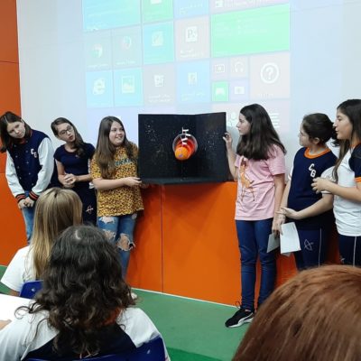 Alunos do Colégio Guairacá apresentam maquetes sobre astronomia