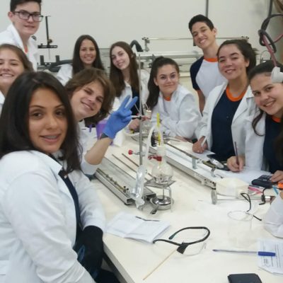 Alunos do 2º ano realizam experimentos sobre dilatação térmica