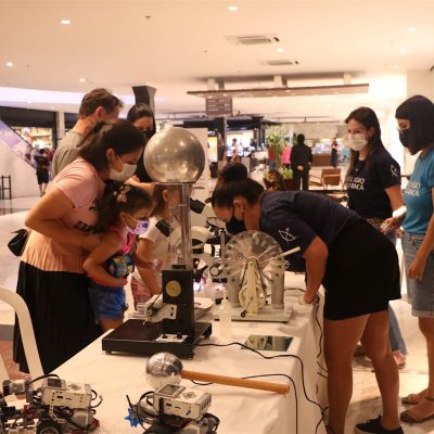 Exposição de robótica do Colégio Guairacá chama a atenção no Shopping Cidade dos Lagos