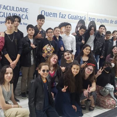 Alunos do 9º ano estudam sobre aspectos sociais e culturais ao longo das décadas