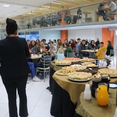 Colégio Guairacá recebe mães para café da manhã especial