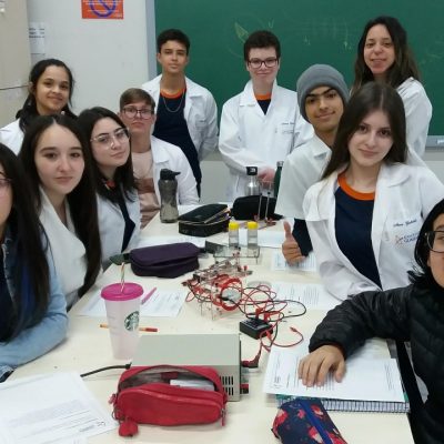 Em aula prática, alunos do 3º ano aprendem mais sobre magnetismo e eletromagnetismo