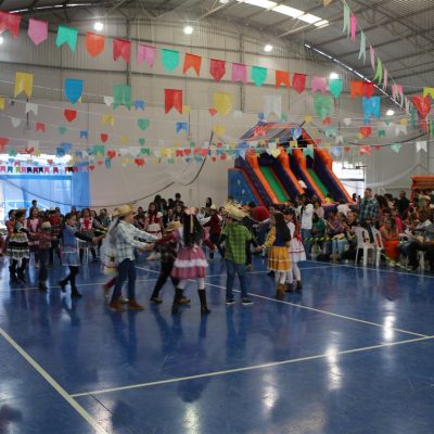 Arraiá do Colégio Guairacá e Escola Integração encanta com tradição e animação