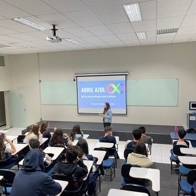 No mês da conscientização sobre o autismo, Colégio Guairacá recebe palestra