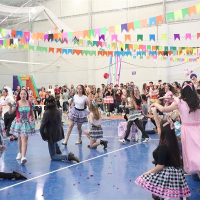 Festa Junina do Colégio Guairacá encanta com tradição e alegria