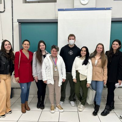 Estudantes do Colégio Guairacá participam de palestra sobre uso de POD