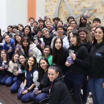 Colégio Guairacá homenageia alunos do 3º ano por sua trajetória escolar