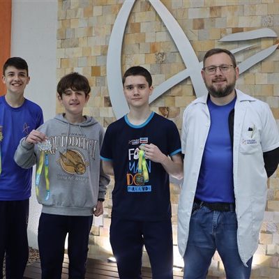 Colégio Guairacá entrega medalhas da Olimpíada Nacional de Eficiência Energética aos estudantes