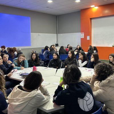 Estudantes do Colégio Guairacá participam de atividade prática sobre saúde e autocuidado
