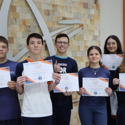 Colégio Guairacá entrega novos certificados de Aluno Destaque